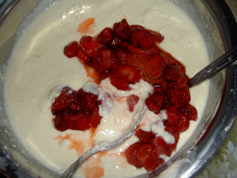 Творожная запеканка с клубникой