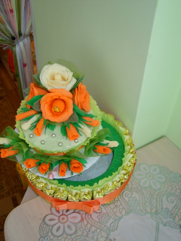 Вот и тортик с сюрпризом "испекла"