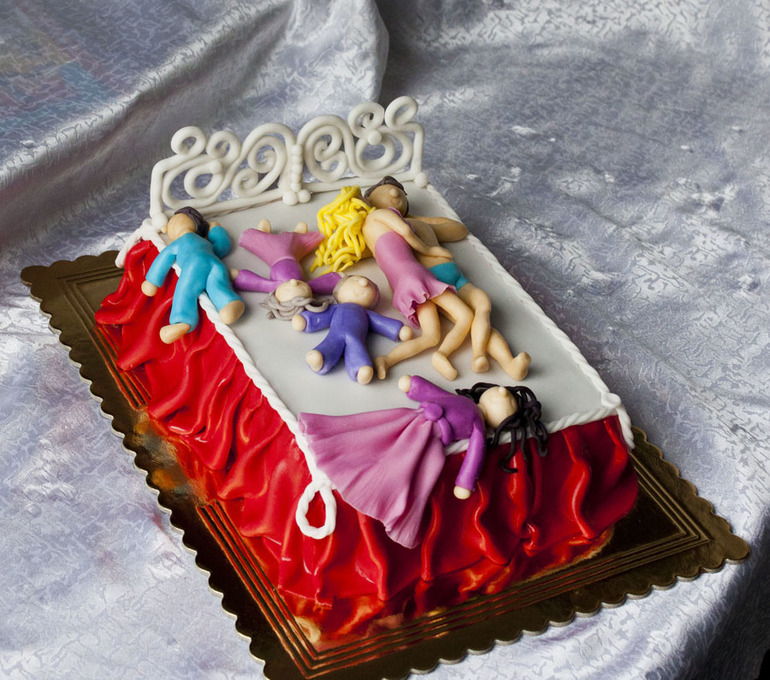 Мужчине, мужу и отцу.