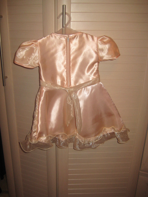 Нарядное платье для девочки на 1-1,5года.