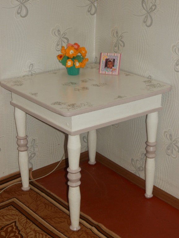 История одного стола. Декупаж... Первый опыт...