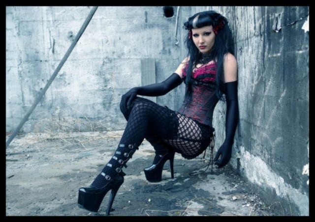 Кризисы развития большие и маленькие Молодежные субкультуры: Ваша дочурка гот. Вы в отчаянии ?!