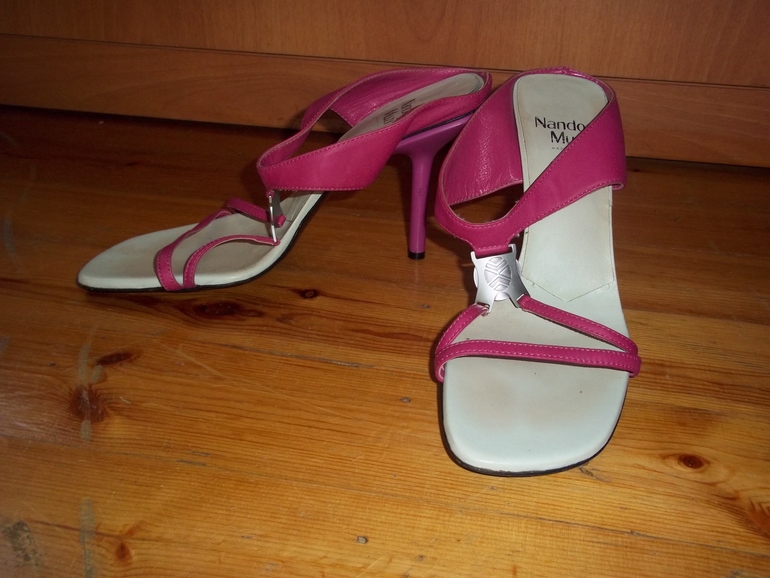 Босоножки,р.39, по 300 руб