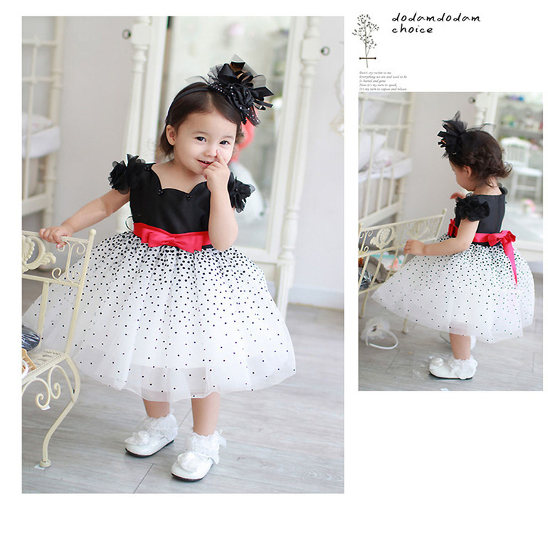 Одежда для девочек:комплекты, костюмы,платья в наличии новые.