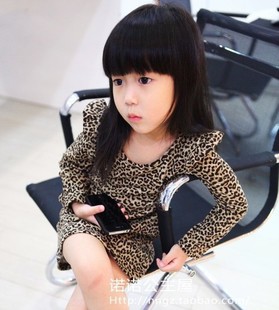 Одежда для девочек:комплекты, костюмы,платья в наличии новые.