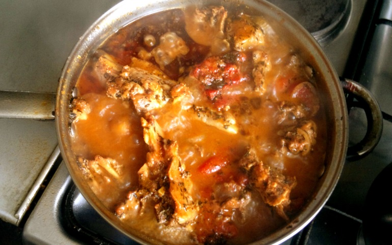 Баранина с томатами в своем соку