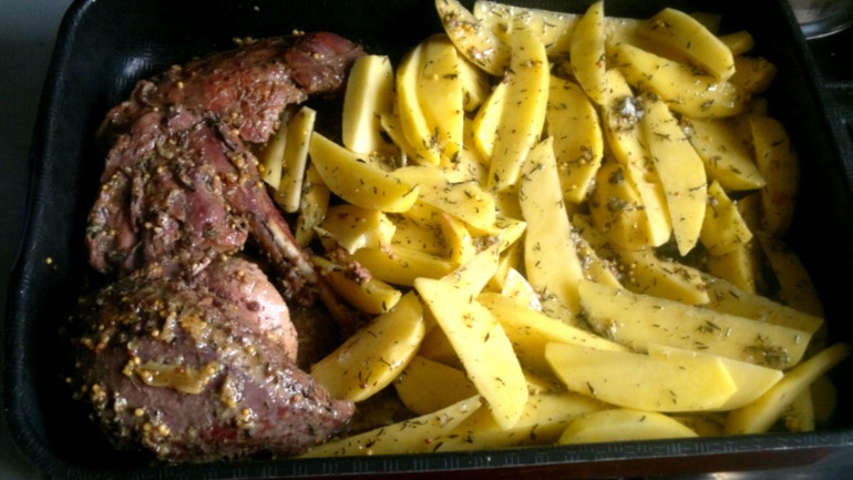 Запеченый глухарь в горчичном маринаде с клюквенным соусом