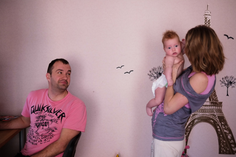 А второй ребенок и правда крупнее!