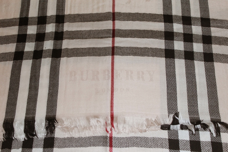 Шарф BURBERRY светло-бежевый - 700 руб.