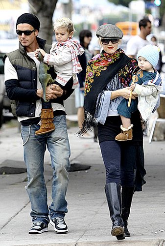 Теплый аксессуар - павлопосадский платок.