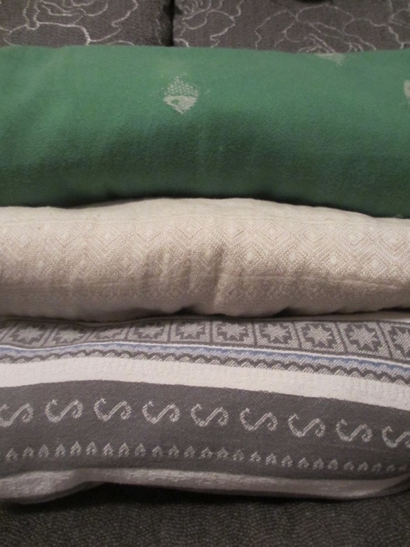 Продам Шарфы и кормительное в Москве