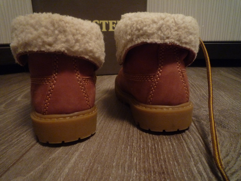 Очень много обуви на мальчика и унисекс разных сезонов р.20-22, б/у и в идеале.