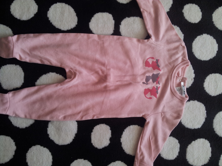 одежда на возраст 0-3 месяца и 3-6 мес.Максимум 100 рублей.Могу отправить почтой