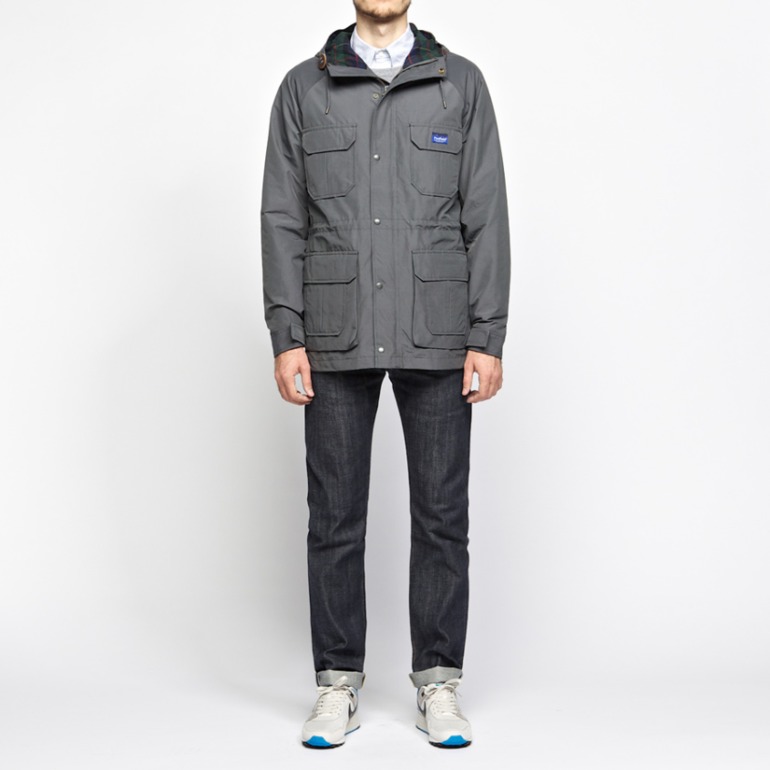 Можно ли носить с деловым костюмом?