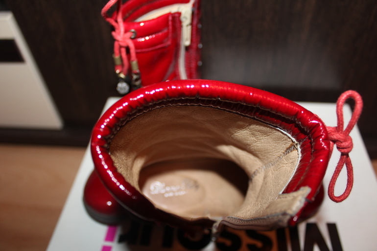 Blumarine Baby сапожки 25р-р,туфельки 24р-р.за всё 5000.