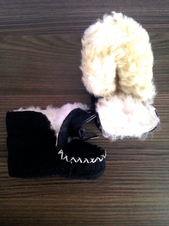 Продам новые тепленькие угги Ralph Lauren 6-9 мес