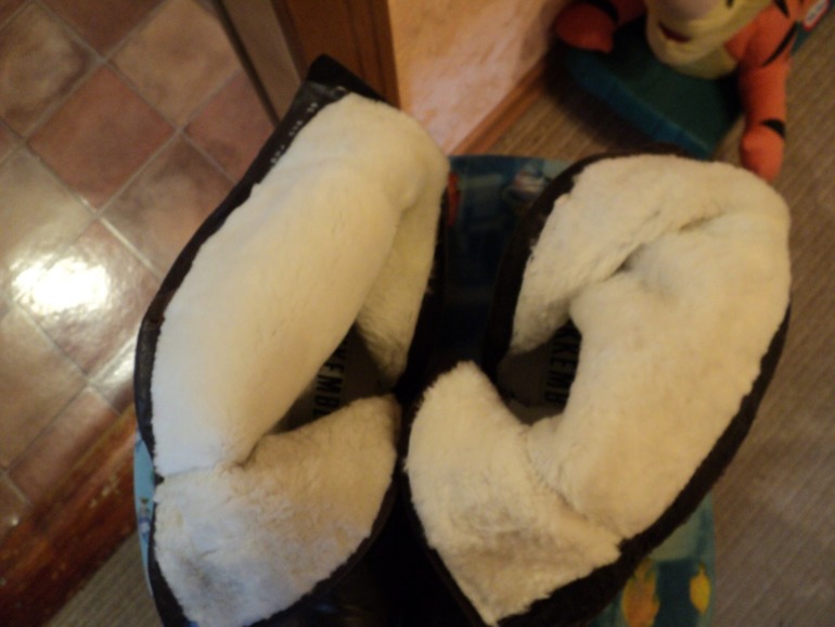 DG кроссовочки,кожа (д/с) р.24 - 1600 руб. САПОЖКИ зимн.с мехом овчина BIKK р.39(на наш 38)новые