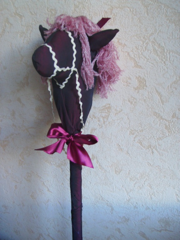 Скаковая лошадка.