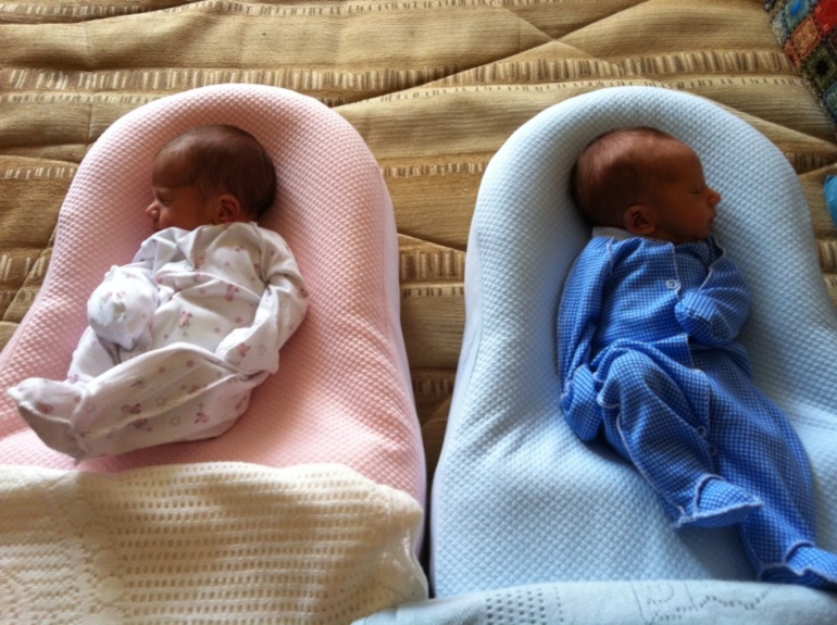 Продаю два COCOONaBABY!!!