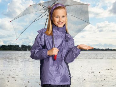 Новая верхняя одежда на девочку 6-8лет