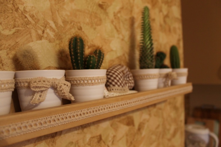 Подскажите со шторами и как улучшить интерьер кухни