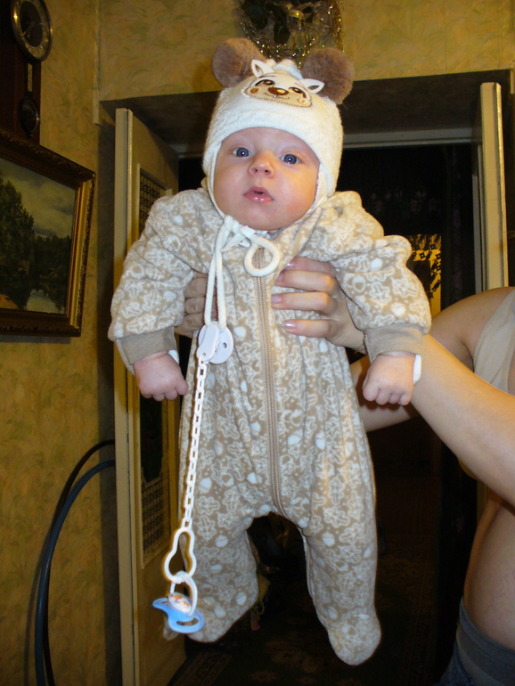 3 месяца!!!!! и наш первый снег))))