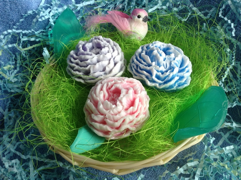 Корзинка пионов