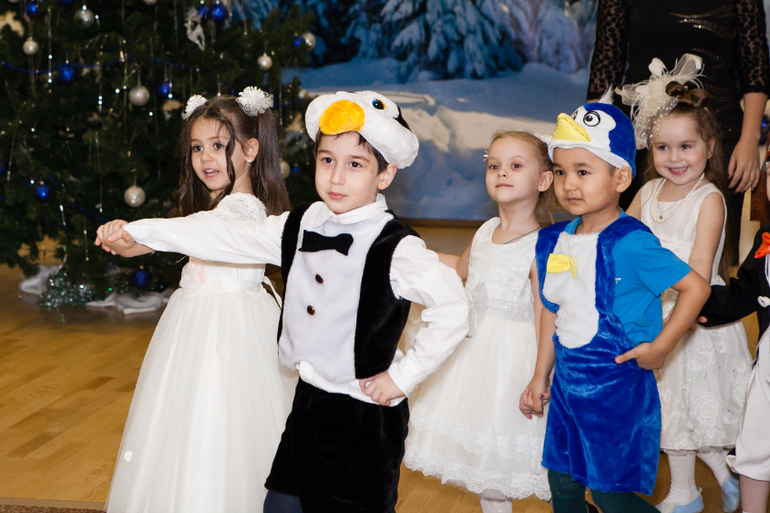 наряды детей на нг в ссср. утренник в школе. одежда для мальчика на утренник в садик. советский новый год. мальчики зайчики на утреннике.