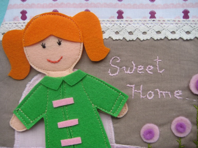 Вырезная куколка из фетра с домиком
