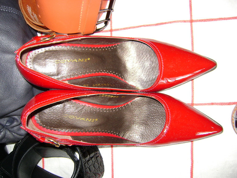 Туфельки почти новые! 36 размер. натуральная лакированная кожа.