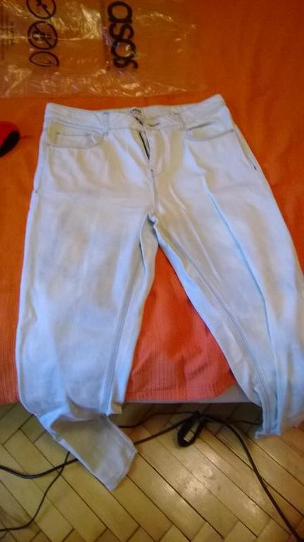 Пристрой джин с ASOS - http://www.asos.com/ru//Asos/Asos-Ridley-Supersoft-High-Waisted-Ultra-Skinny-Jeans-In-Dark-Acid-Wash/Prod/pgeproduct.aspx?iid=2688031