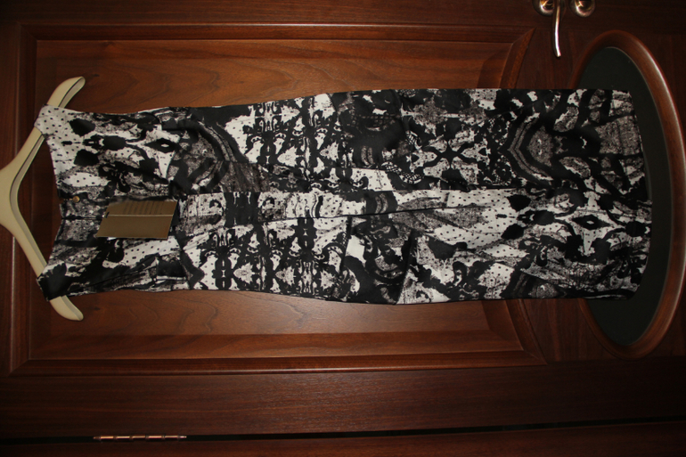 Платья Just Cavalli , Gucci , Dolce & Gabbana.
