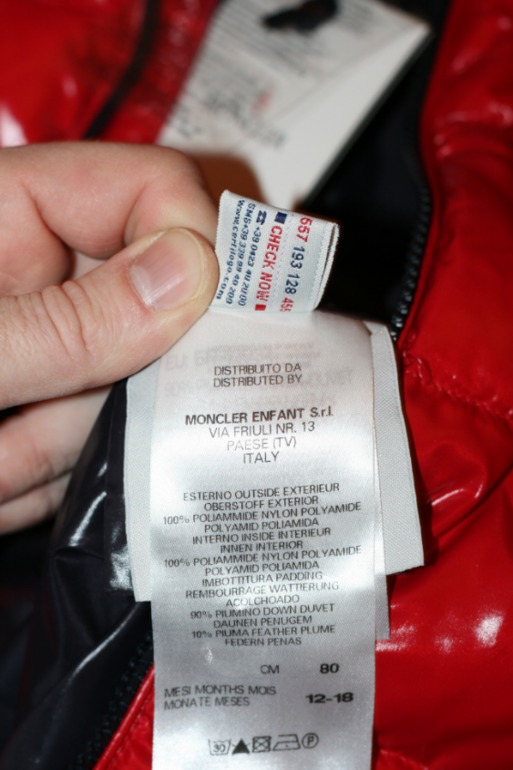 Продам комбинезон пуховый Moncler оригинал, для девочки. 16000.00 рублей