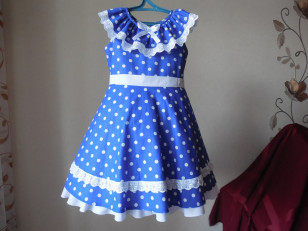 Платье детское сине-голубое в горошек .