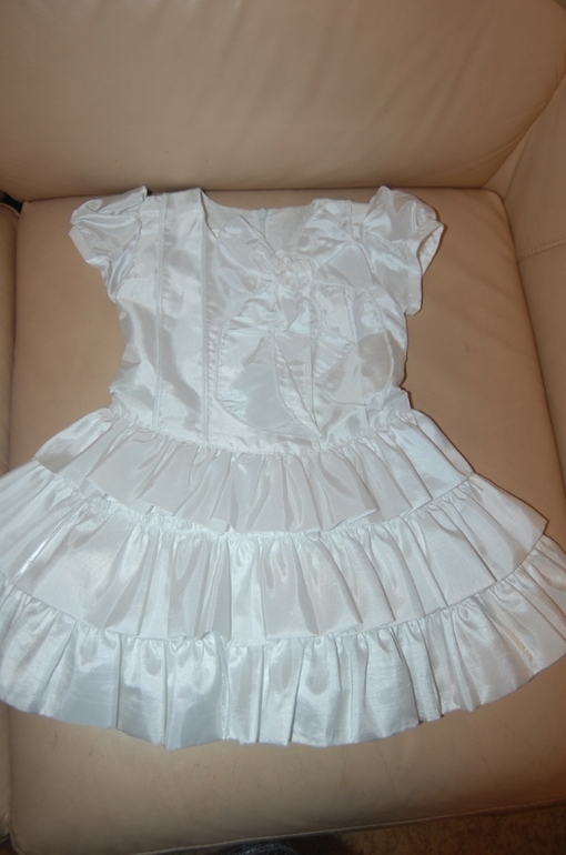 Комплект MOTHERCARE,шапки с песцовым понпонам, и много одежды по низким ценам.
