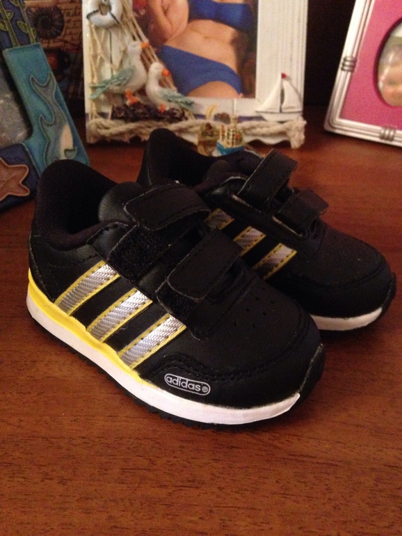 Кроссовки для малыша/малышки adidas. Р.18. 500р. В идеале