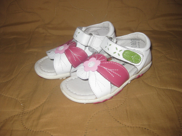 Босоножки кожаные мягкие р.23 Новые