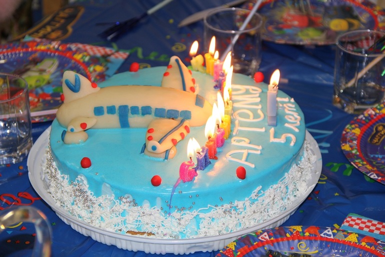 Артему 5 лет,наш день рождения