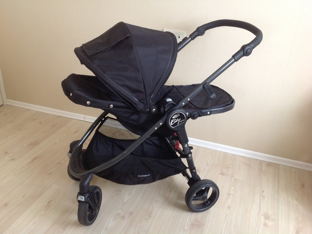 Продается новая  коляска Baby Jogger City Versa