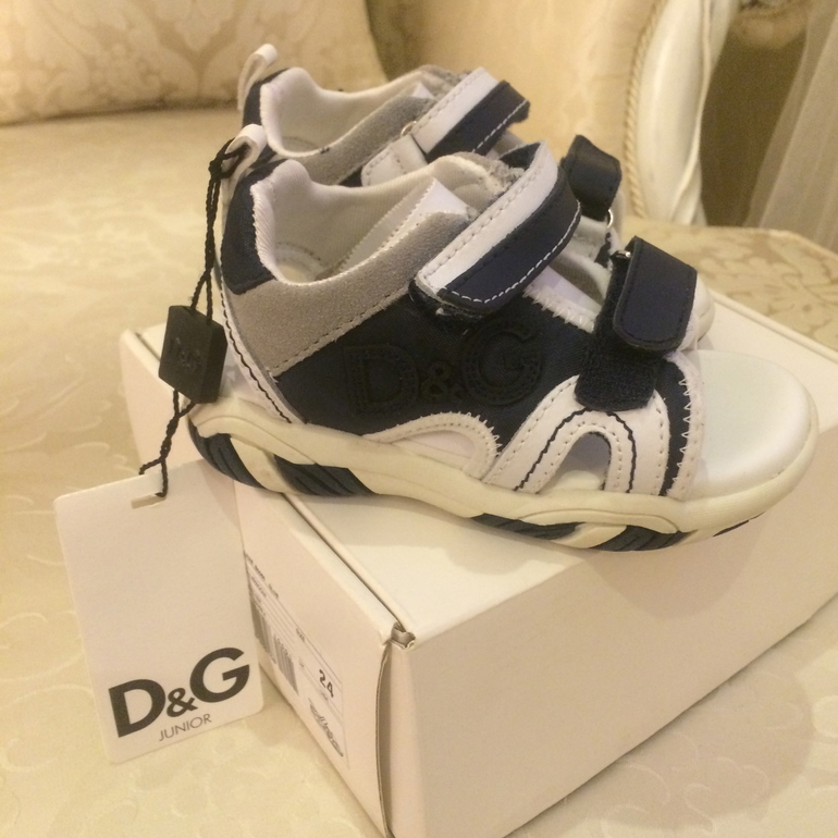 Galliano р.20, D&G р.24.