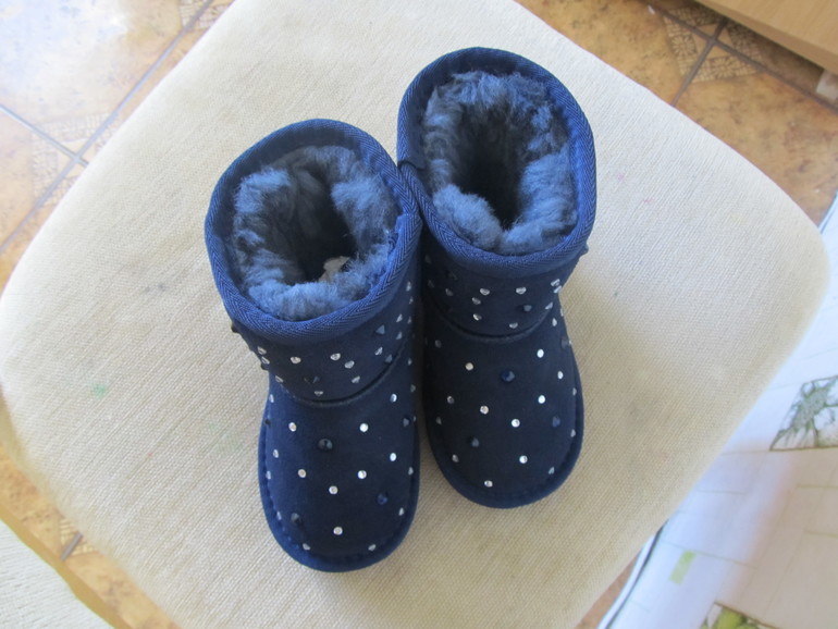 продам UGG 27 размер на девочку