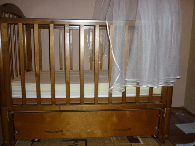 Кроватка Можга + матрац. 3500 руб
