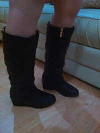 Продам сапожки из натурального меха на 36 р.