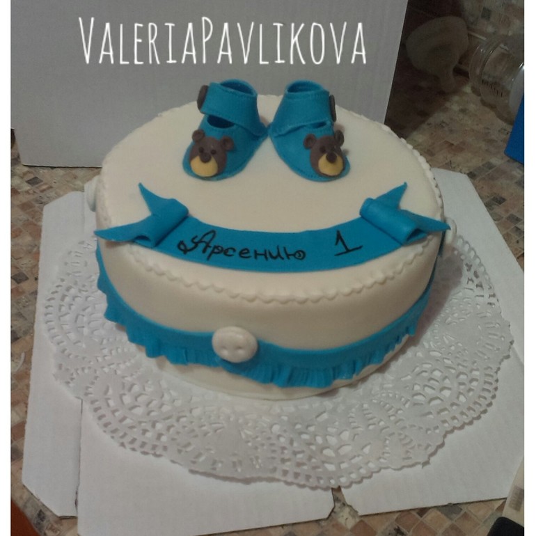 Тортик на годик и капкейки
