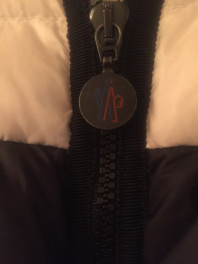 Продам зимний комбинезон Moncler