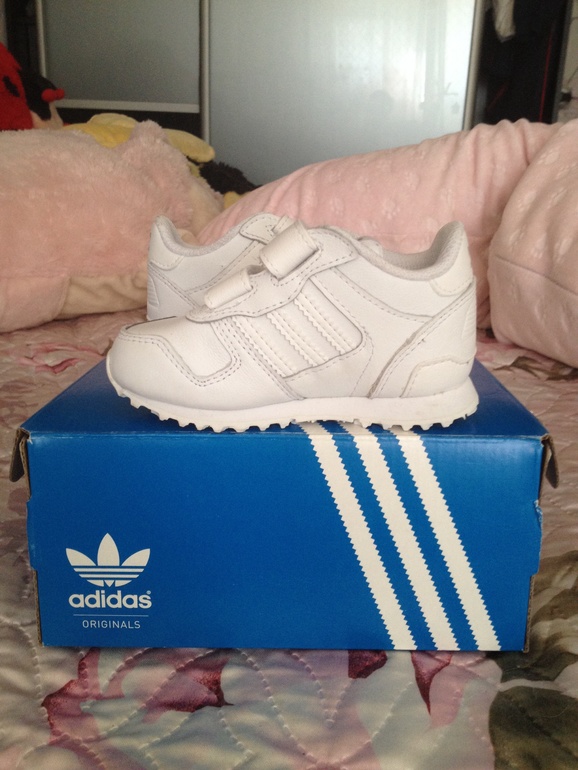 Продам кроссовки Adidas originals