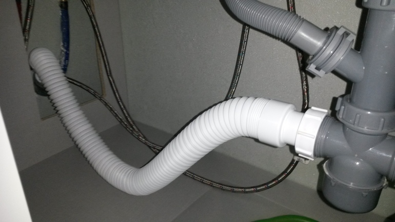 Насколько должна провисать гофра под кухонной мойкой? — 180 ответов ...