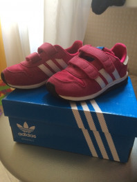 Продаю кроссовки Adidas размер 23