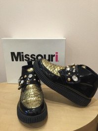 MISSURI  на девочку.