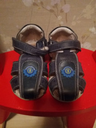 сандалики, резиновые сапоги и валенки